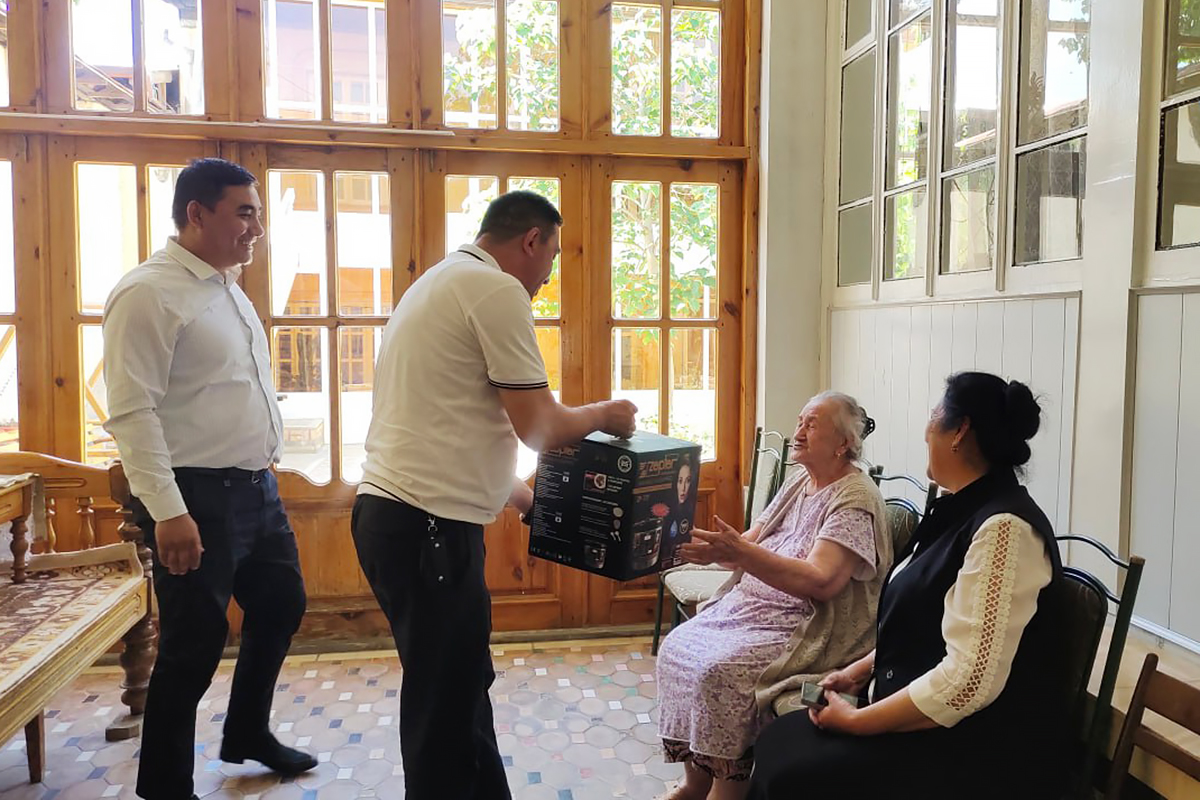 “Keksalarga hurmat – yoshlarga ibrat” shiori ostida “Keksalar haftaligi” tadbirlari davom etmoqda