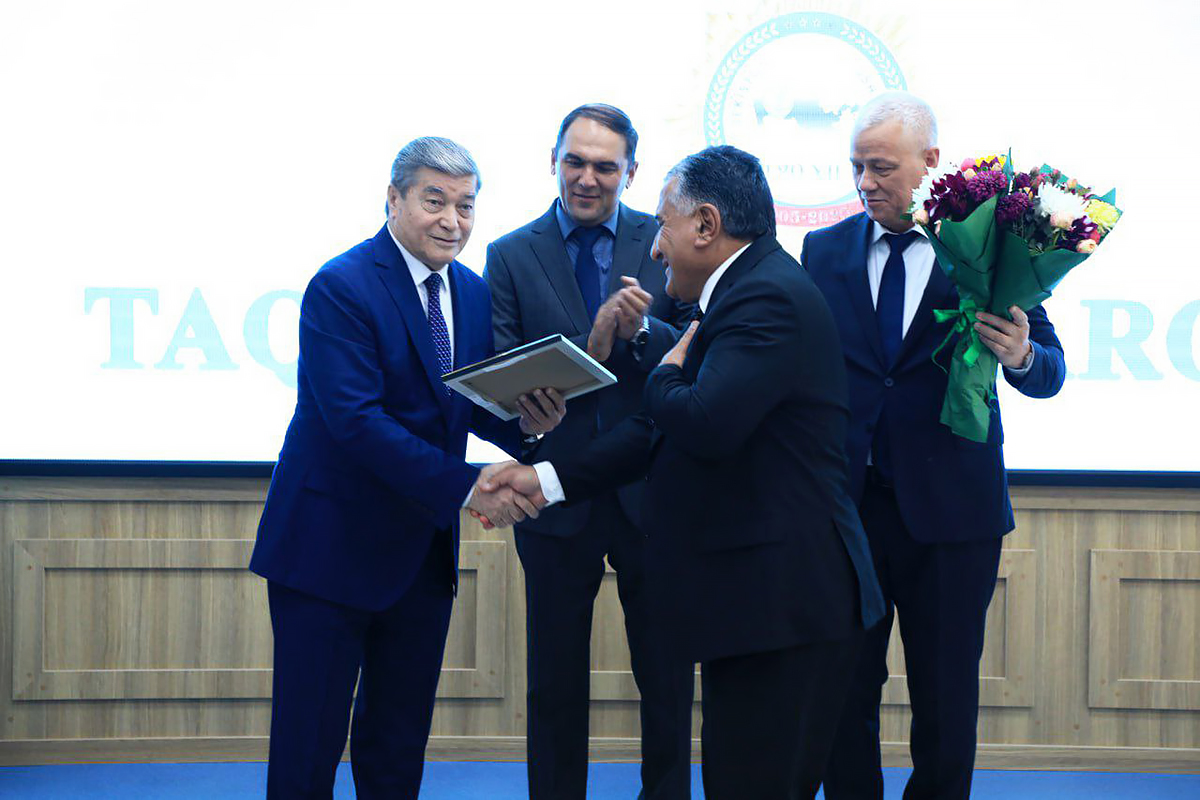 O‘zbekiston kasaba uyushmalari harakatining 120 yilligi munosabati bilan esdalik ko‘krak nishonlari topshirildi