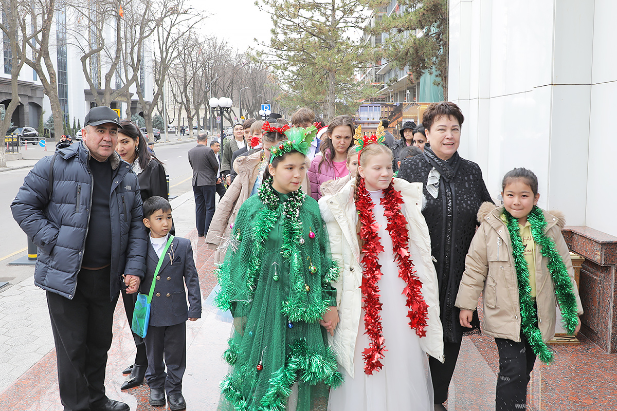 Ўзбекистон касаба уюшмалари болажонларга қувонч улашди